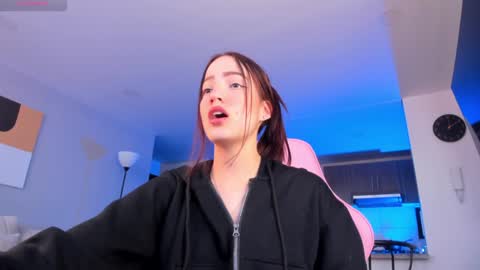 Snapshot of hannah_xoxo_ chatting on 01-19-25, 10:17 Hannah online show from 01-19-25, 10:17