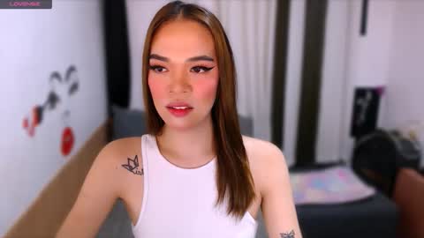 Snapshot of hannahforyou chatting on 04-25-26, 01:36 HANNAH online show from 04-25-26, 01:36