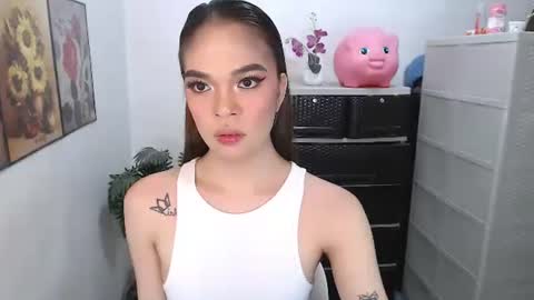 Snapshot of hannahforyou chatting on 04-26-26, 02:42 HANNAH online show from 04-26-26, 02:42