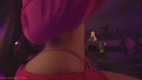 Hannah James online show from 12-12-24, 07:15