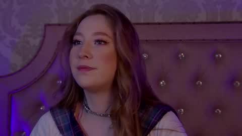 Pearl online show from 11-17-25, 03:56