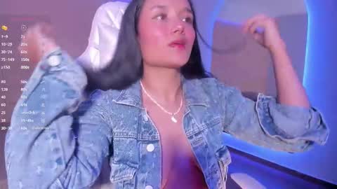 hannahmonttgomery  Help me reach 100 Hands up online show from 02-09-26, 04:44