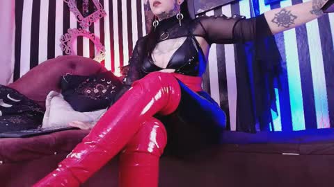 Snapshot of hannalicious4u chatting on 11-23-25, 09:36 FOLLOW ME INTA MOONXMAFE online show from 11-23-25, 09:36