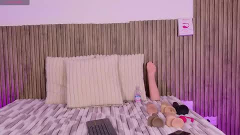 Snapshot of hannarodri chatting on 02-03-26, 12:21 HELEN online show from 02-03-26, 12:21