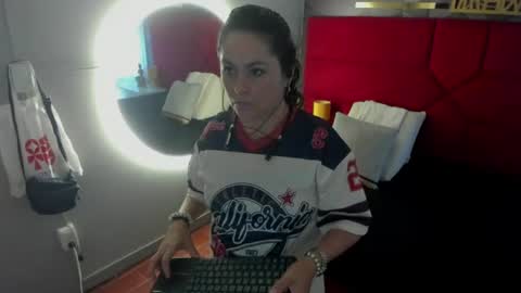 Hanny  online show from 06-11-26, 11:41