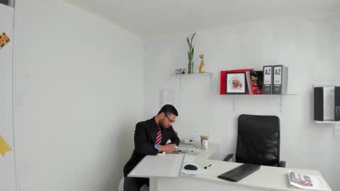 Snapshot of happerquinn_mrhale chatting on 11-28-25, 05:37 Happer Quinn Mr Hale online show from 11-28-25, 05:37