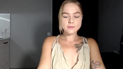 Snapshot of happy_fox_ chatting on 09-10-25, 07:47 happy_fox_ online show from 09-10-25, 07:47