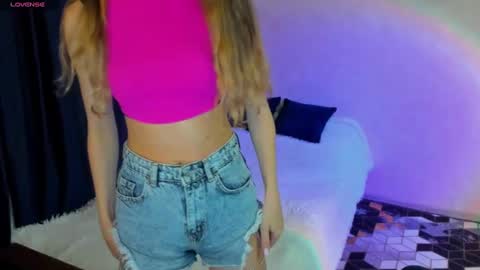 Snapshot of happystephanie chatting on 12-19-24, 10:53 Stephanie online show from 12-19-24, 10:53