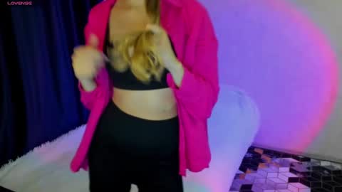 Snapshot of happystephanie chatting on 12-21-24, 08:43 Stephanie online show from 12-21-24, 08:43