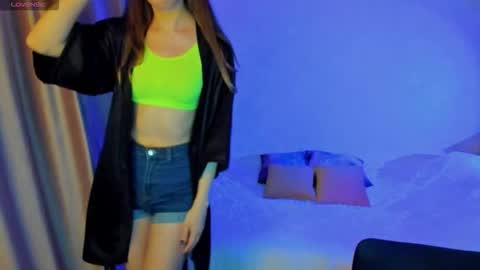 Snapshot of happystephanie chatting on 10-06-25, 06:27 Stephanie online show from 10-06-25, 06:27