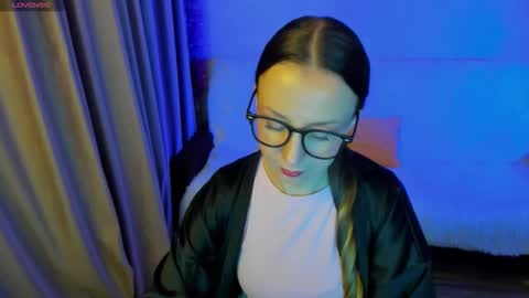 Snapshot of happystephanie chatting on 10-11-25, 04:49 Stephanie online show from 10-11-25, 04:49