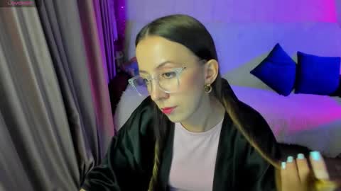 Snapshot of happystephanie chatting on 11-17-25, 06:03 Stephanie online show from 11-17-25, 06:03