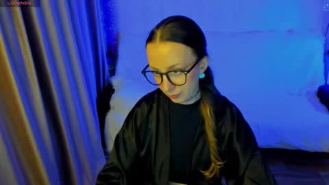 Snapshot of happystephanie chatting on 11-28-25, 05:26 Stephanie online show from 11-28-25, 05:26