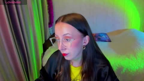 Snapshot of happystephanie chatting on 12-14-25, 05:29 Stephanie online show from 12-14-25, 05:29