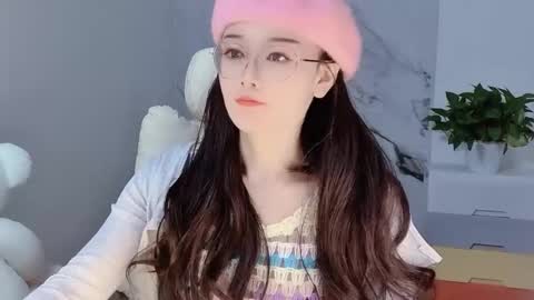 Snapshot of happysweetie168 chatting on 12-10-24, 05:28 Daisy online show from 12-10-24, 05:28