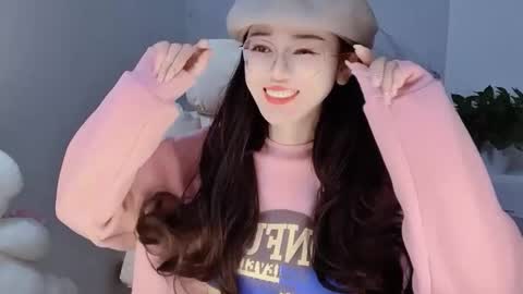 Snapshot of happysweetie168 chatting on 12-17-24, 02:00 Daisy online show from 12-17-24, 02:00