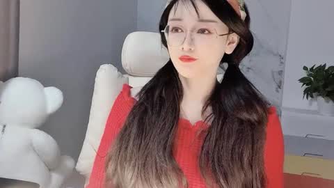 Snapshot of happysweetie168 chatting on 02-17-25, 01:53 Daisy online show from 02-17-25, 01:53