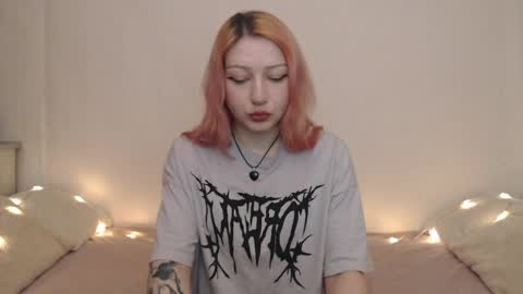 Snapshot of hardcore_x chatting on 05-06-26, 09:42 Emily online show from 05-06-26, 09:42