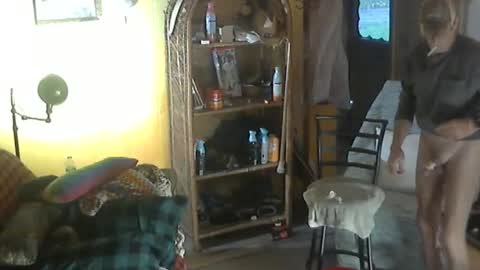 Snapshot of hardinhand44 chatting on 10-31-25, 09:27 john nobles online show from 10-31-25, 09:27