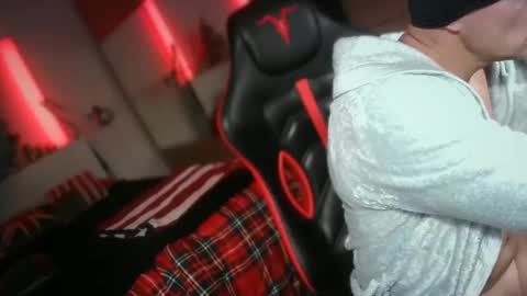 Snapshot of hardmattsteel chatting on 12-23-24, 01:29 MATTSTEEL - ITALIAN STALLION online show from 12-23-24, 01:29