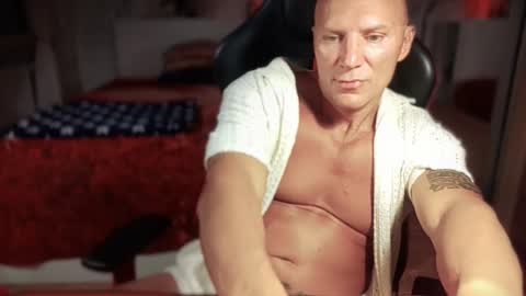 Snapshot of hardmattsteel chatting on 09-12-25, 01:33 MATTSTEEL - ITALIAN STALLION online show from 09-12-25, 01:33