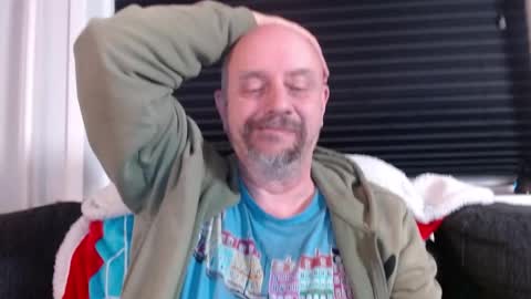 Snapshot of hardmrlazy chatting on 01-15-25, 07:12 MrLazy online show from 01-15-25, 07:12