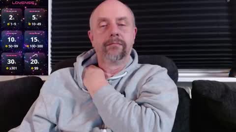 Snapshot of hardmrlazy chatting on 02-10-25, 05:09 MrLazy online show from 02-10-25, 05:09