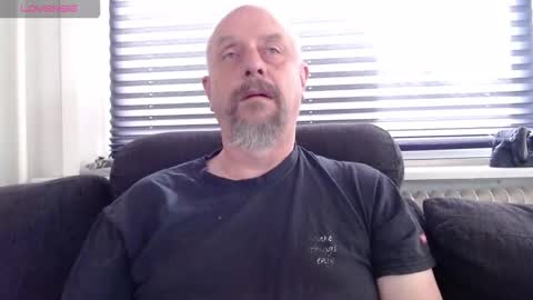 Snapshot of hardmrlazy chatting on 09-12-25, 12:27 MrLazy online show from 09-12-25, 12:27