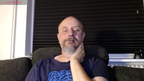 Snapshot of hardmrlazy chatting on 09-17-25, 12:23 MrLazy online show from 09-17-25, 12:23