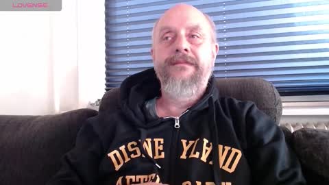 Snapshot of hardmrlazy chatting on 10-19-25, 02:50 MrLazy online show from 10-19-25, 02:50