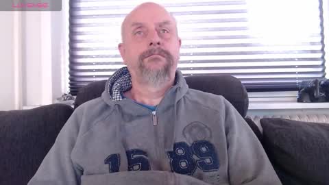 Snapshot of hardmrlazy chatting on 11-22-25, 10:03 MrLazy online show from 11-22-25, 10:03