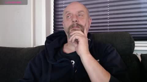 Snapshot of hardmrlazy chatting on 11-30-25, 01:15 MrLazy online show from 11-30-25, 01:15