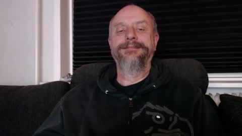 Snapshot of hardmrlazy chatting on 12-14-25, 08:46 MrLazy online show from 12-14-25, 08:46