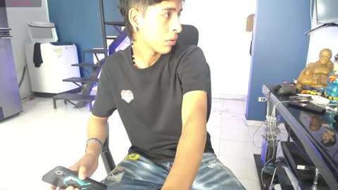 Snapshot of hardsexlove08 chatting on 02-18-26, 09:33 Andres Dean online show from 02-18-26, 09:33