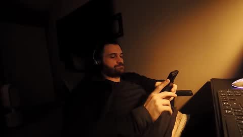 Tom online show from 09-09-25, 01:38