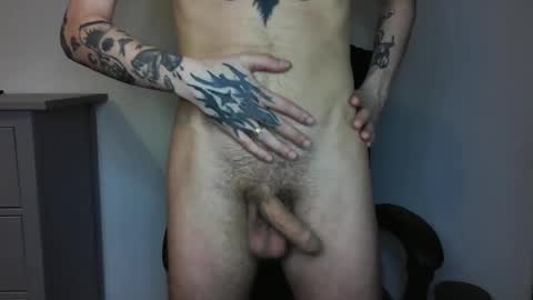 Snapshot of hardtohandle666 chatting on 12-04-25, 01:26 Liam online show from 12-04-25, 01:26