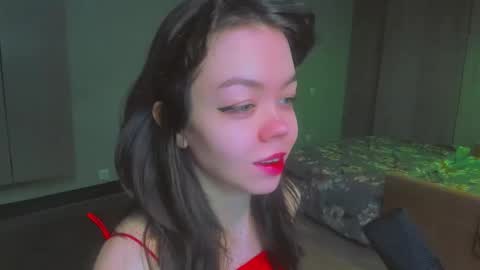 Snapshot of haribo_asmr chatting on 12-22-24, 08:27 Miss Hari online show from 12-22-24, 08:27