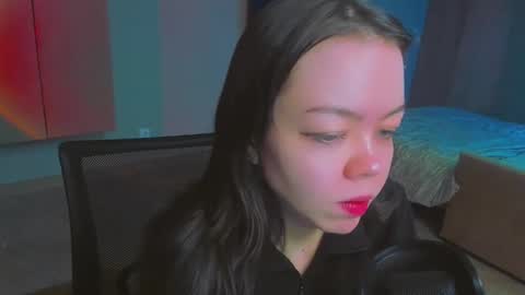 Snapshot of haribo_asmr chatting on 12-31-24, 10:15 Miss Hari online show from 12-31-24, 10:15