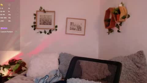 Snapshot of harmonyy01 chatting on 09-15-25, 03:17 Harmony Please help me to reach 100 thumbs up online show from 09-15-25, 03:17