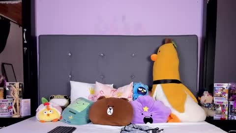 Snapshot of harmonyy_hill chatting on 12-11-24, 12:33 Harmony Hill online show from 12-11-24, 12:33