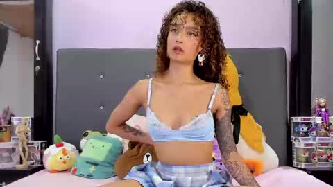 Snapshot of harmonyy_hill chatting on 02-20-25, 11:32 Harmony Hill online show from 02-20-25, 11:32