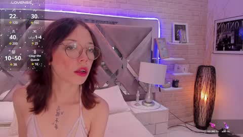 Snapshot of harperwest_ chatting on 12-05-24, 02:44 Harper online show from 12-05-24, 02:44