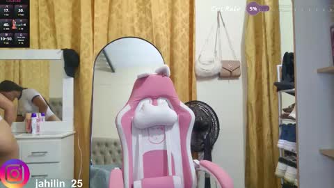 Snapshot of harperzoe chatting on 10-20-25, 11:38 harperzoe online show from 10-20-25, 11:38