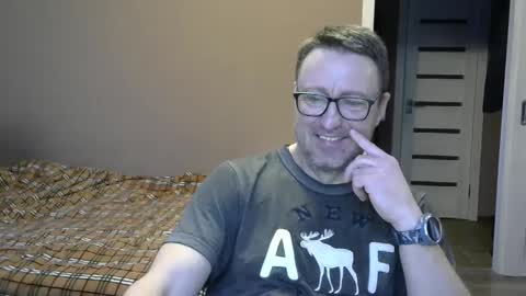 Snapshot of harrysnake chatting on 12-23-24, 06:44 HarrySnake online show from 12-23-24, 06:44