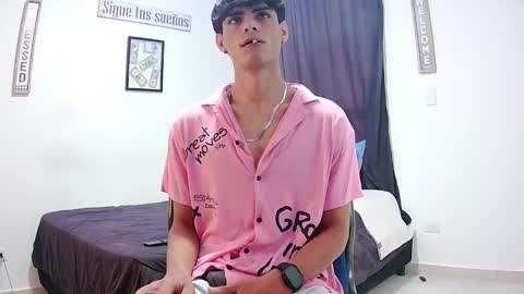 Snapshot of harrythomson1 chatting on 11-08-25, 07:01 harry thomson online show from 11-08-25, 07:01