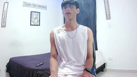 Snapshot of harrythomson1 chatting on 11-13-25, 04:55 harry thomson online show from 11-13-25, 04:55