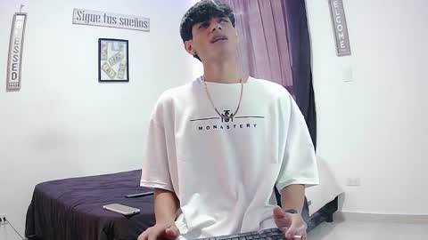 Snapshot of harrythomson1 chatting on 11-17-25, 06:46 harry thomson online show from 11-17-25, 06:46