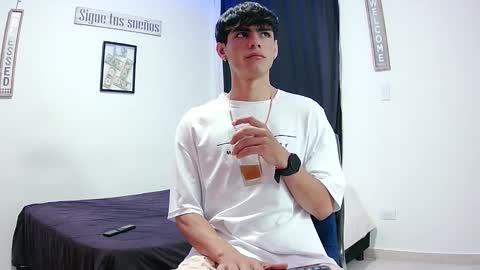 Snapshot of harrythomson1 chatting on 11-18-25, 09:36 harry thomson online show from 11-18-25, 09:36