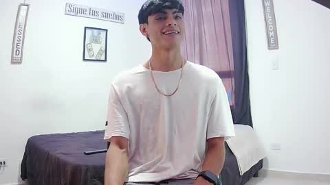 Snapshot of harrythomson1 chatting on 11-26-25, 06:31 harry thomson online show from 11-26-25, 06:31