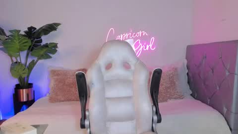 Snapshot of hasbella_saenz1 chatting on 03-14-26, 09:53 s online show from 03-14-26, 09:53